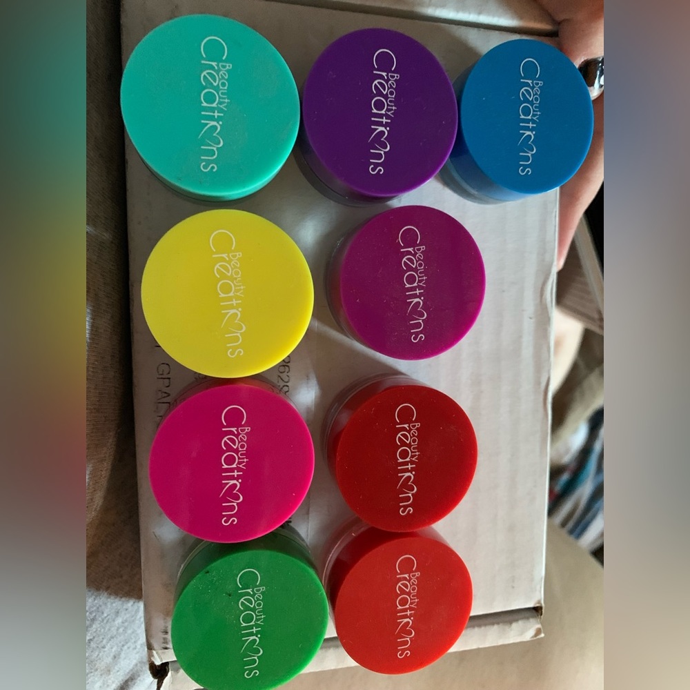 9 Beauty Creations Gel pots